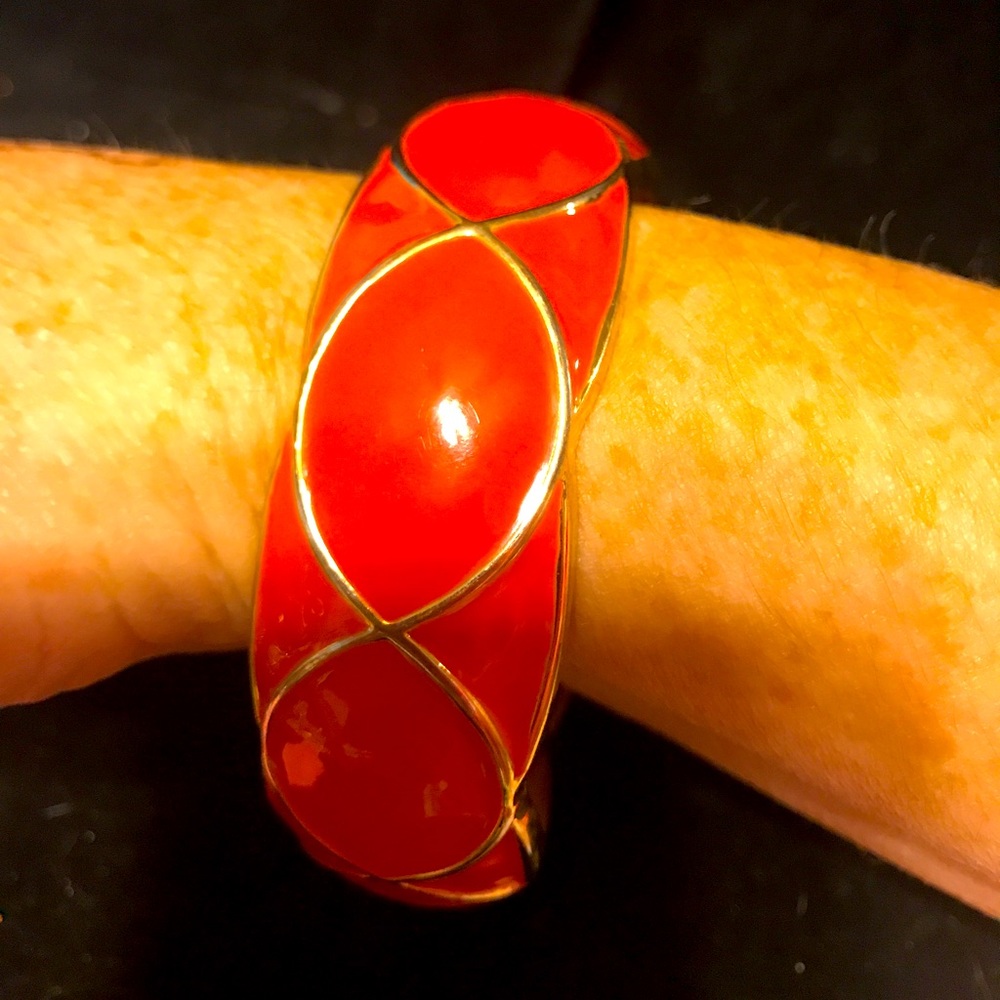 Vintage pink enamel hinged bangle bracelet